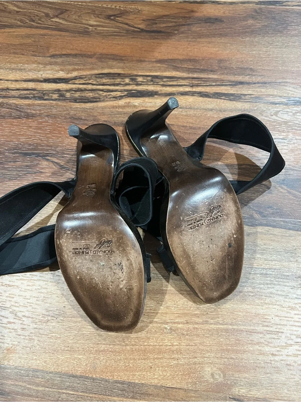 Donald J. Pliner Black Strappy Block Heels Size 9N EUC - Picture 3 of 4